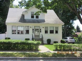 4 Henderson Ave, Worcester, MA 01603