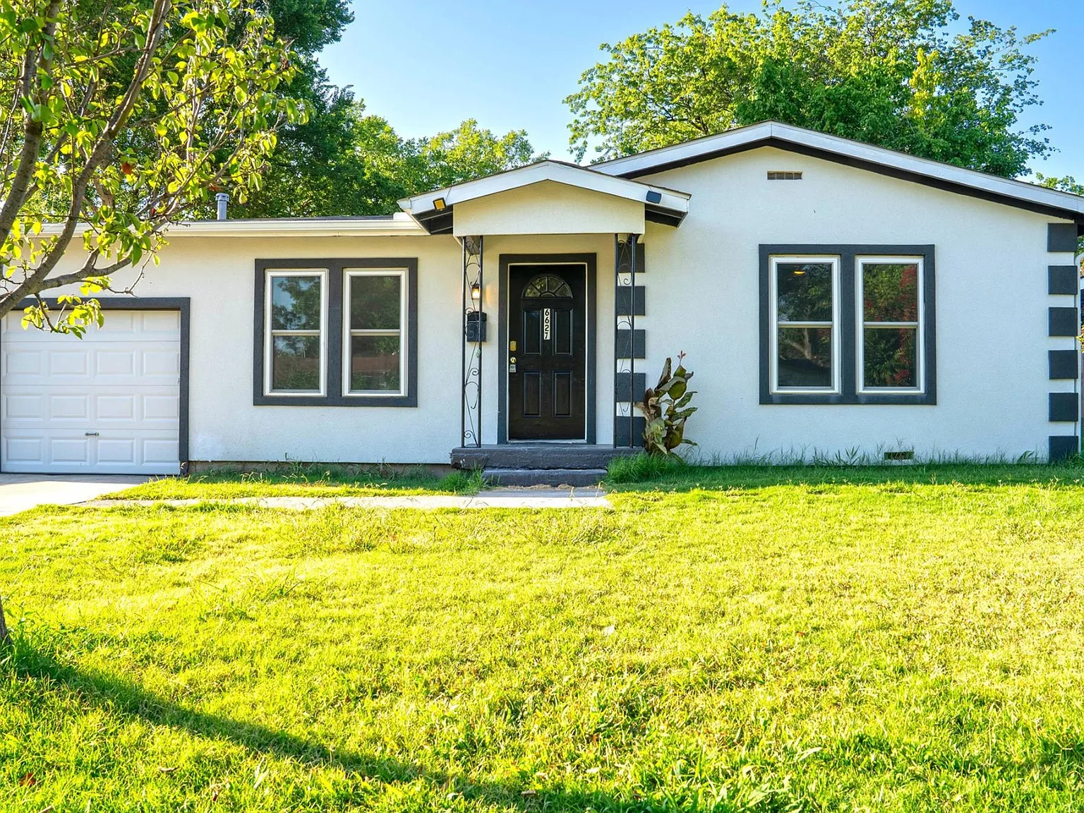 6627 Onyx Dr N — Photo 1