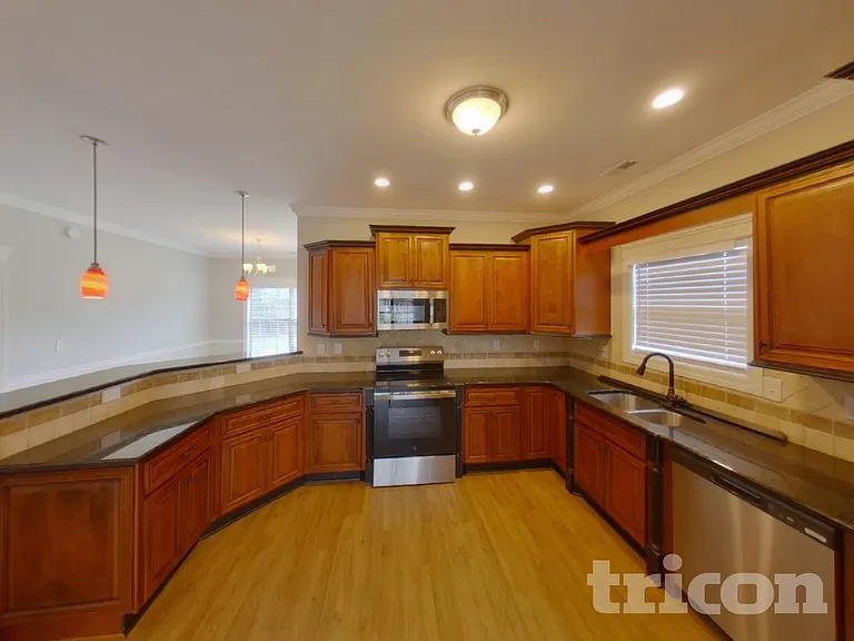 1306 Crescent Ridge Dr — Photo 9