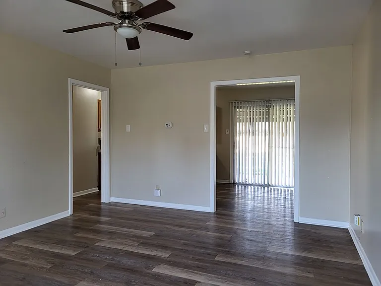 221 Scott Ave — Photo 8