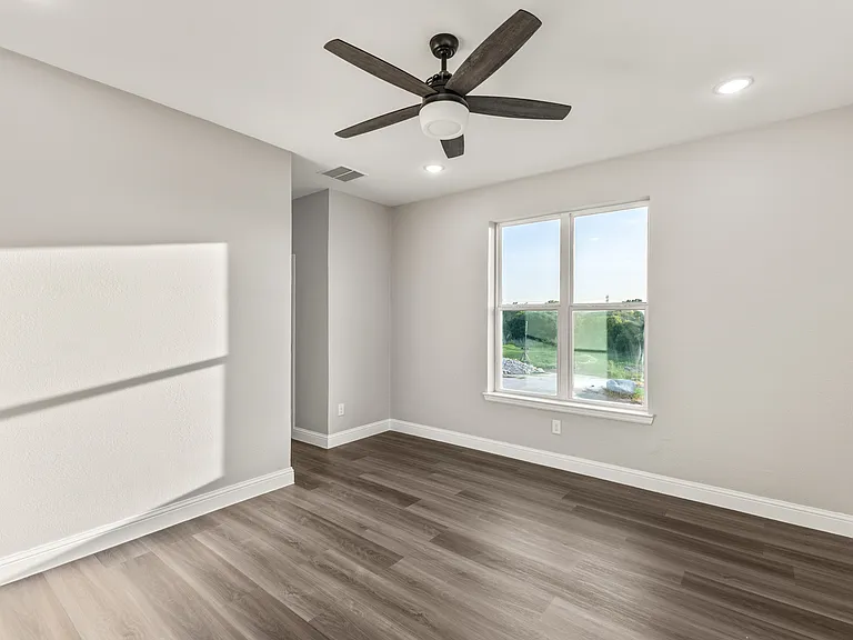 825 Premier Pkwy — Photo 15