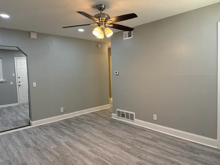2507 Normont Cir — Photo 2