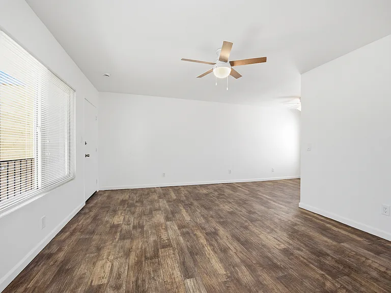 635 Emory St #15 — Photo 6