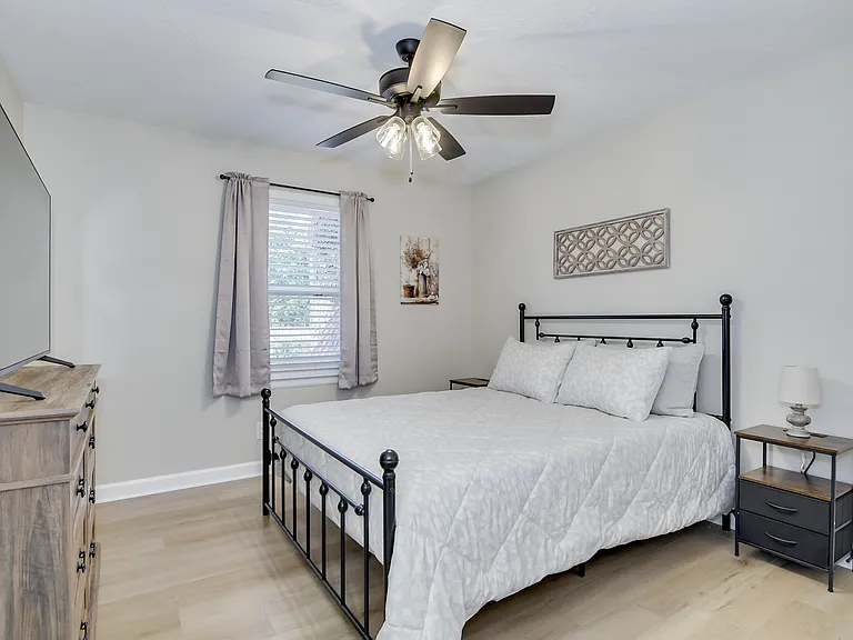 226 Thread Needle Rd E — Photo 35