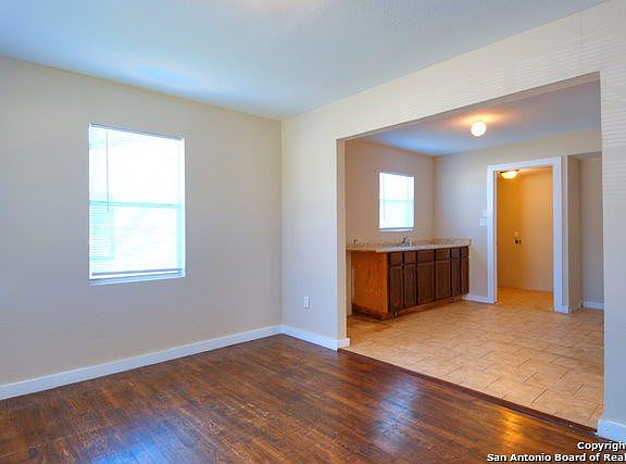 4th image of 442 Estrella St
