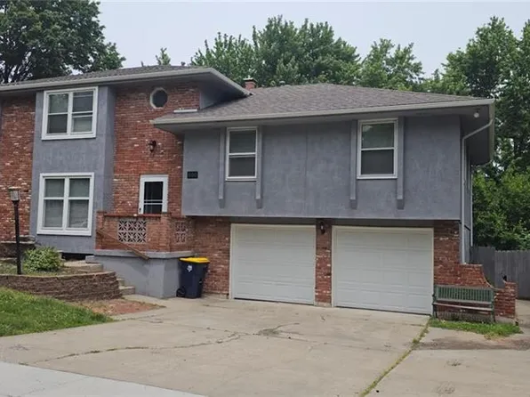 900 NE 81st St, Kansas City, MO 64118