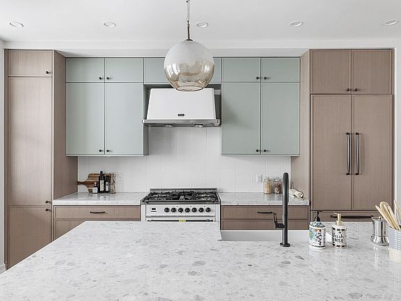 4th image of 22 Jefferson Ave #1