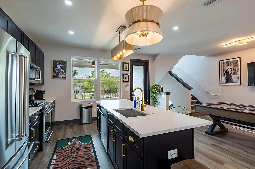 3 bed, 3.5 bath, 1829 sqft, $5,600 — Photo 3