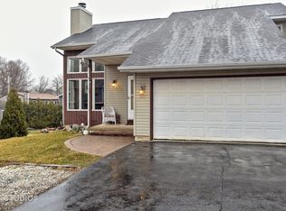524 Lily Ln, Lakemoor, IL 60051