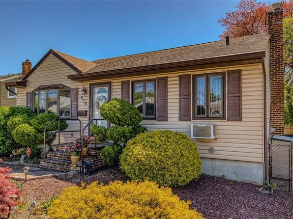 616 Heathcote Road, Lindenhurst, NY 11757