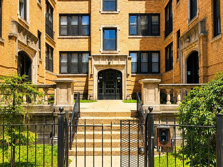 Damen Fargo — Photo 13