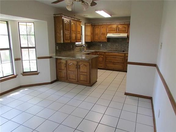 4th image of 694 Wisteria Dr