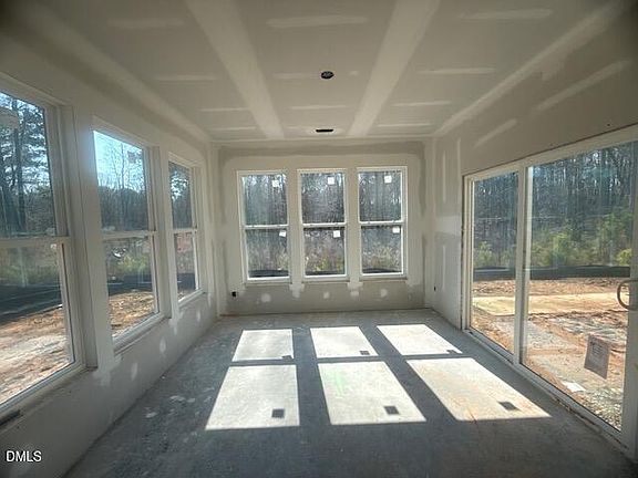 3rd image of 200 Sawtooth Oak Ln