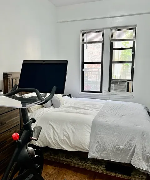 229 W 16th St #1C — Photo 9