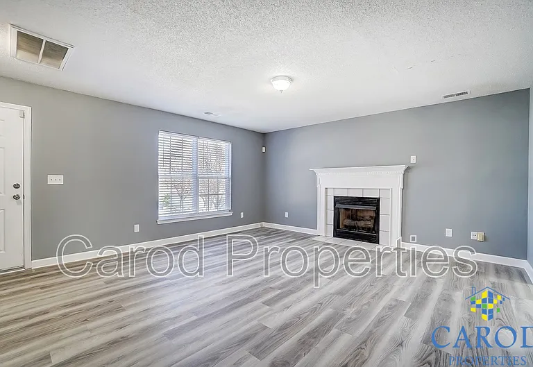 1015 Alston Hill Dr — Photo 6
