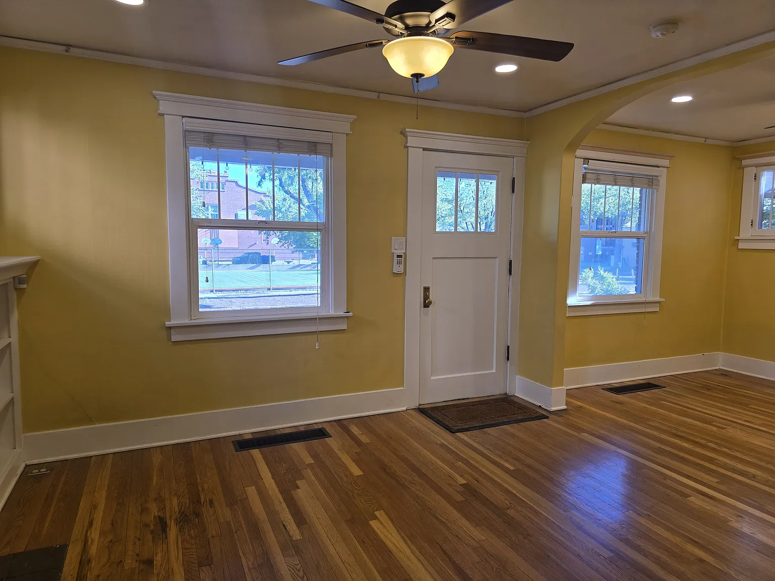 2 bed, 700 sqft, $2,500 — Photo 3