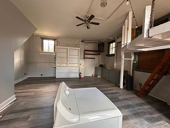 3rd image of 407 Hancock St #407