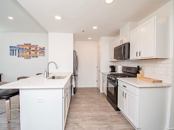 5th image of 626 E 4th St #204-6