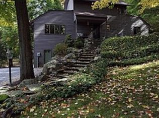 8 Old Stone Rd, Garrison, NY 10524