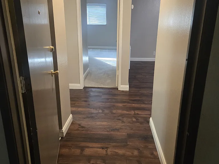 520 Van Buren Avenue — Photo 23