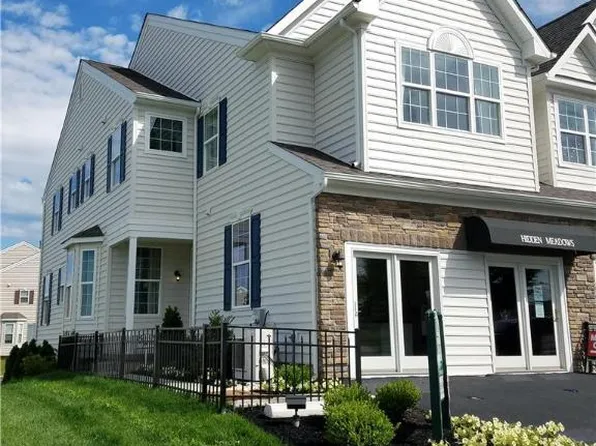 610 Fountain View Cir #15, Allentown, PA 18104