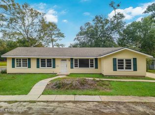1728 Wisteria St, Gulfport, MS 39501