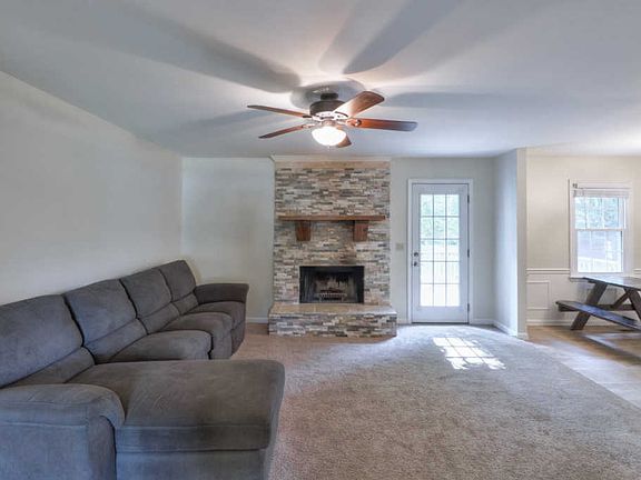 5th image of 3208 Holiday Dr