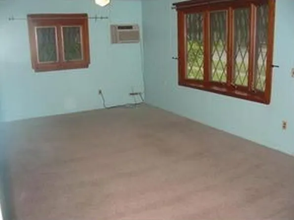 64 Riverside Dr, Northampton, MA 01062