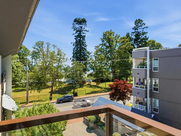 15747 Marine Dr #303, White Rock, BC V4B 1E4
