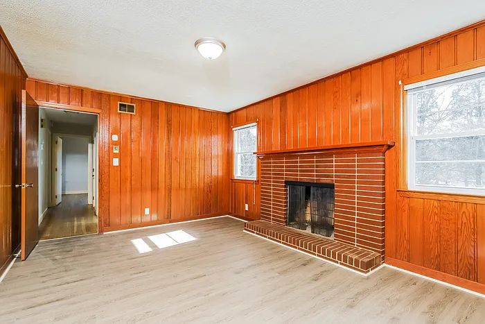 3930 Leinbach Dr — Photo 4