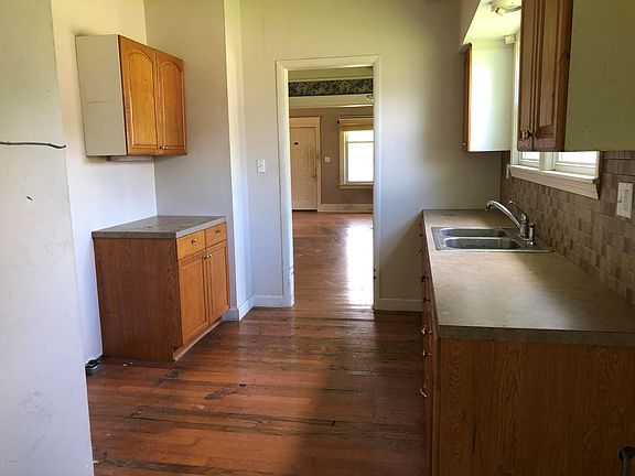 4th image of 128 Ann Ave
