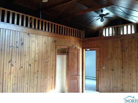 2nd image of 425 Snyder St