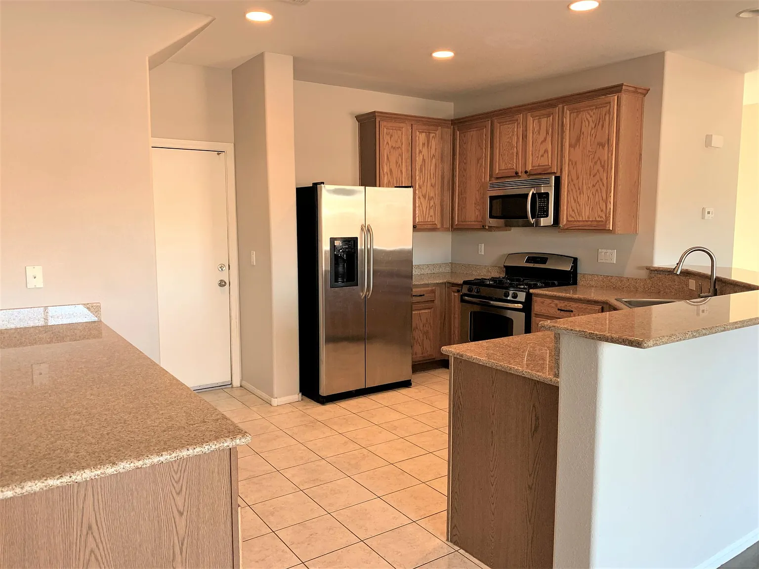 4 bed, 2.5 bath, 2082 sqft, $2,195 — Photo 4