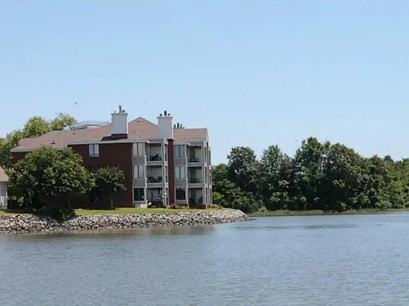 30 Brough Ln, Hampton, VA 23669