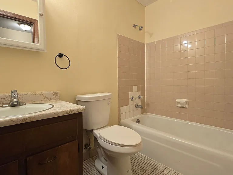 Somerset Apartments — Photo 8