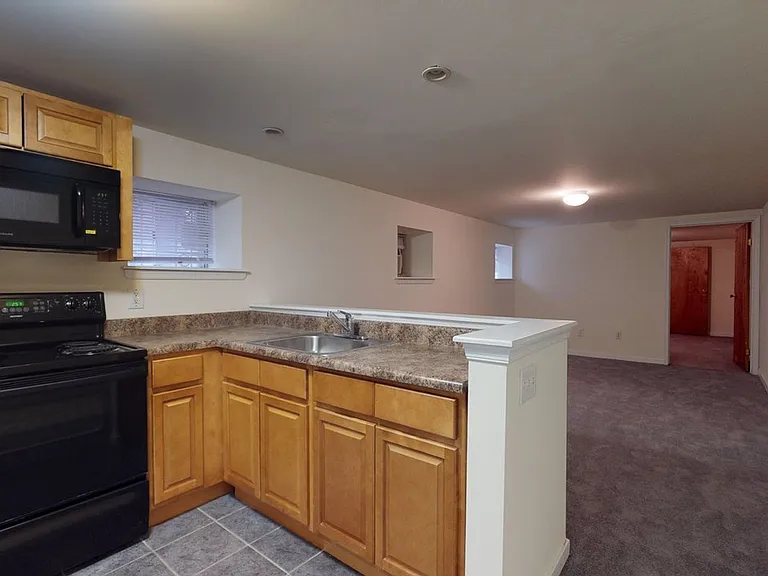 Walnut Court Apartments — Photo 13