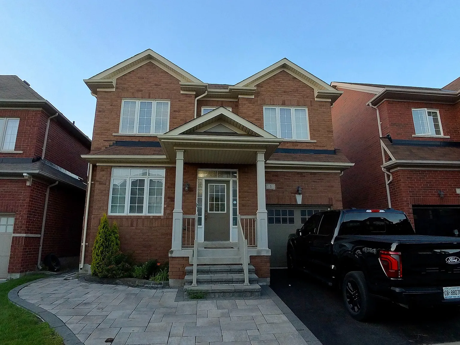 3 bed, $3,000 — Photo 2