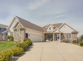 949 Halcyon Days Ct, Oregon, WI 53575