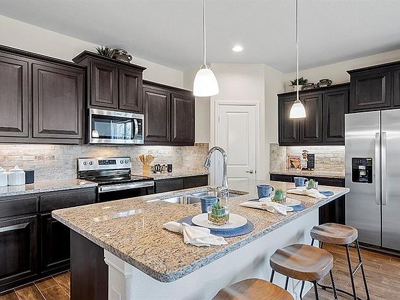 Photos shown here may not depict the specified home & features included are for illustration purposes only.