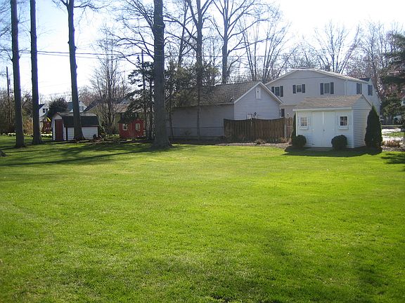 2nd image of 142 Glenview Dr