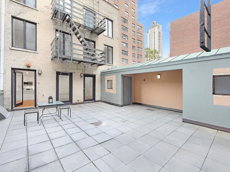 215 E 59th St #CHR — Photo 11