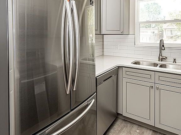 3rd image of 2681 S Melville Dr