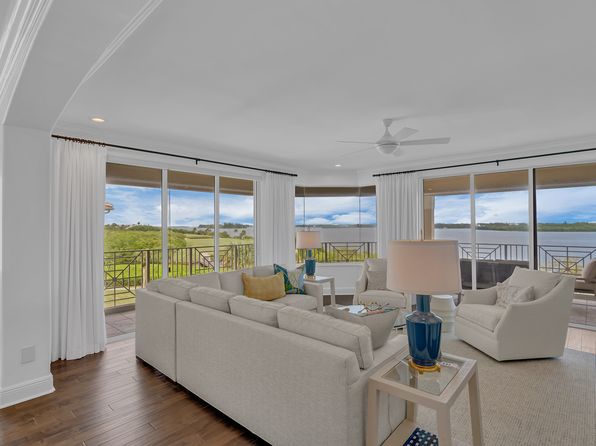 4866 S Harbor Dr APT 401