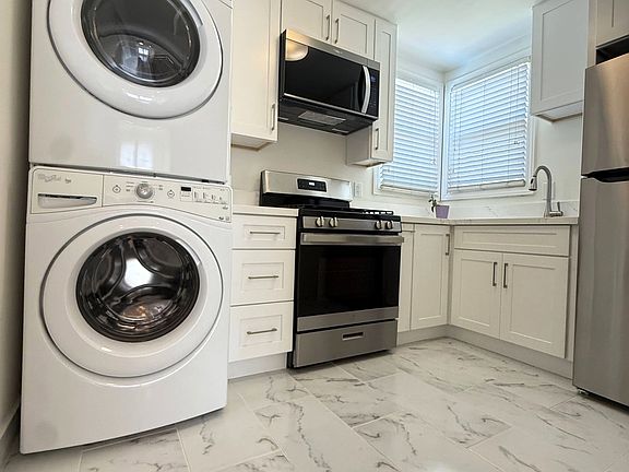 4th image of 1721 N Glenoaks Blvd