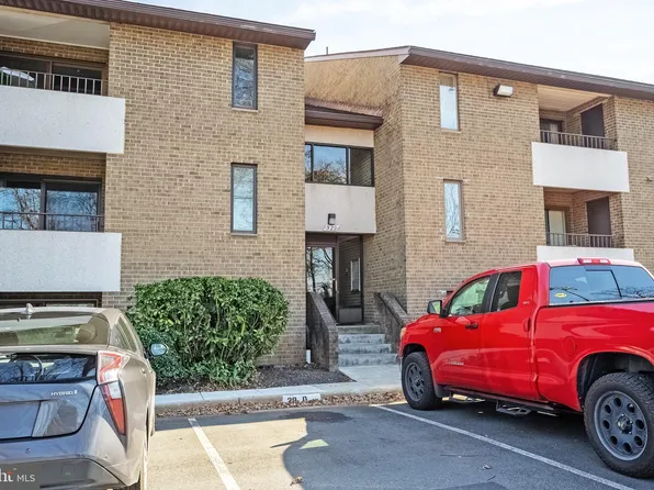 529 Florida Ave #53-101, Herndon, VA 20170