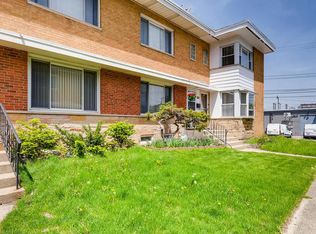 4902 Carol St #D, Skokie, IL 60077