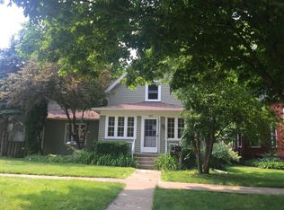 925 S 3rd St, St Charles, IL 60174
