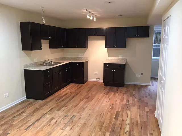 Shakespeare Apartments — Photo 16