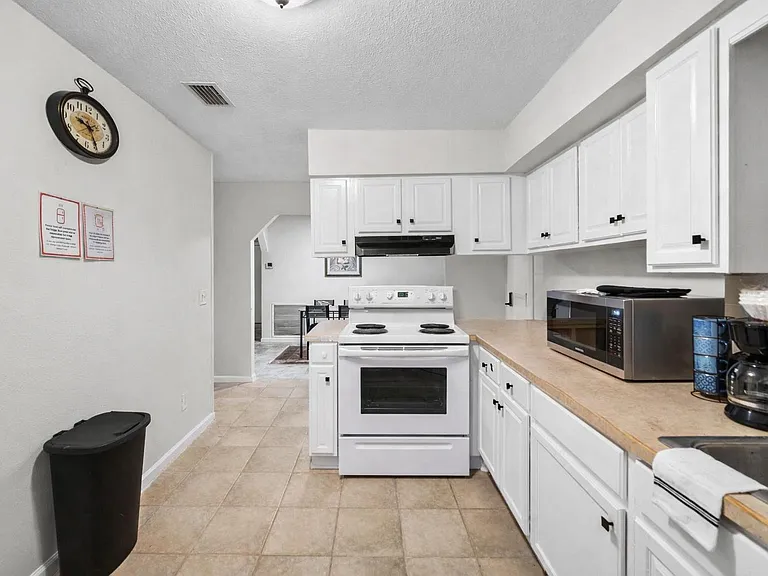 Rebecca Dr — Photo 9