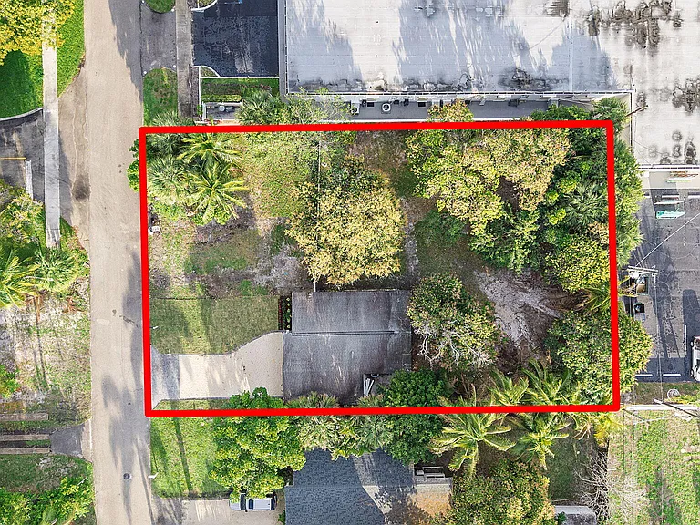 474 Enfield St — Photo 37